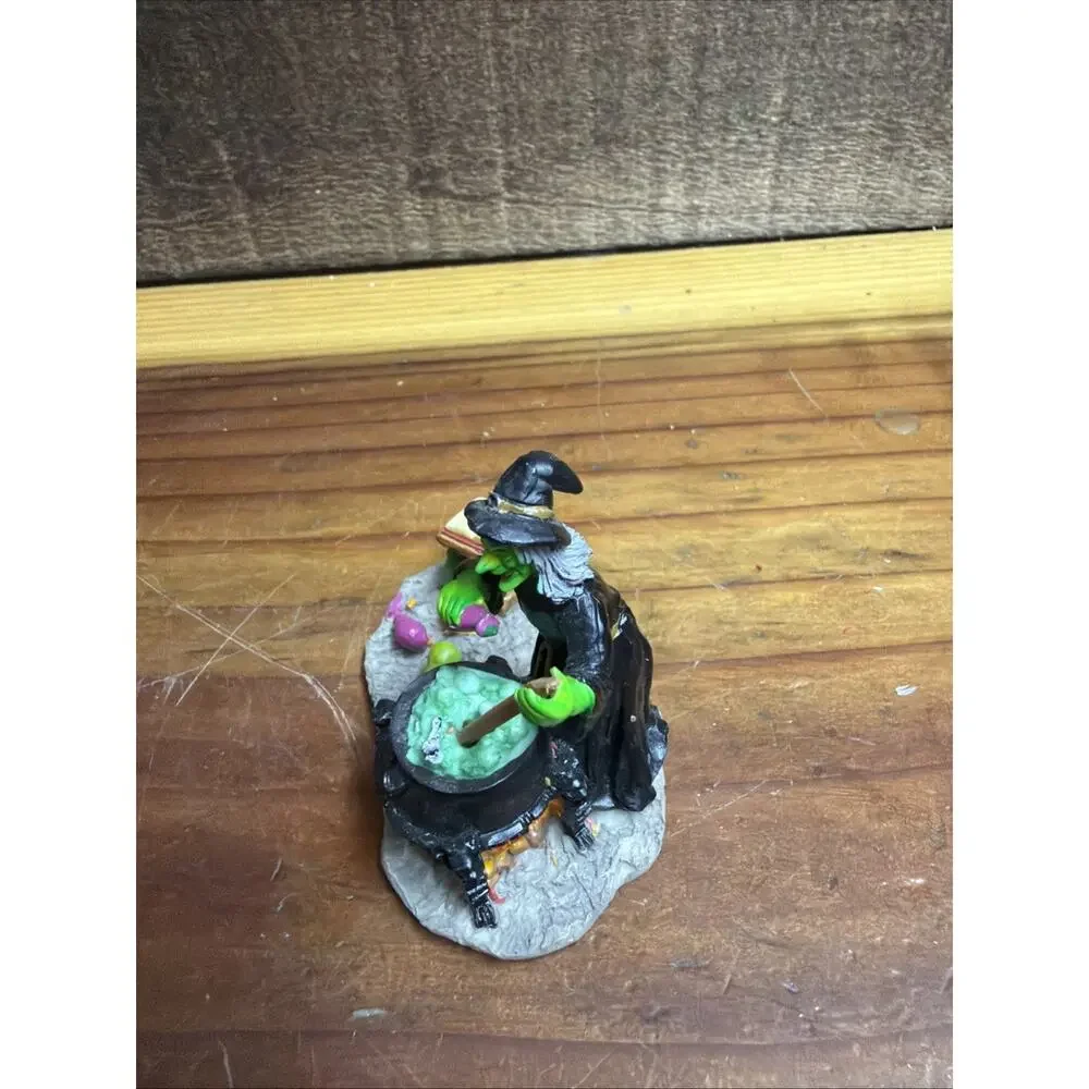Lemax Spooky Town Halloween Village The Witch's Cauldron Potions Brew